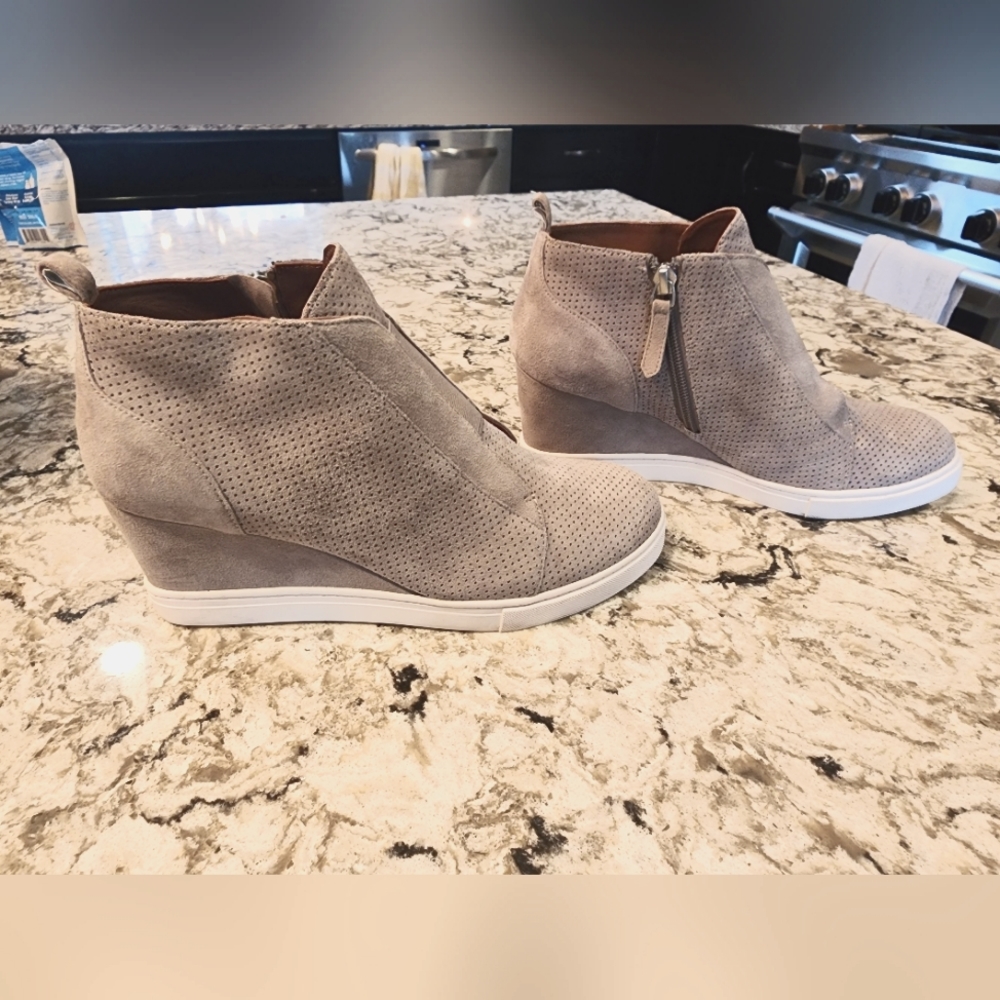 Linea Paolo Suede Wedge-8.5 Grey